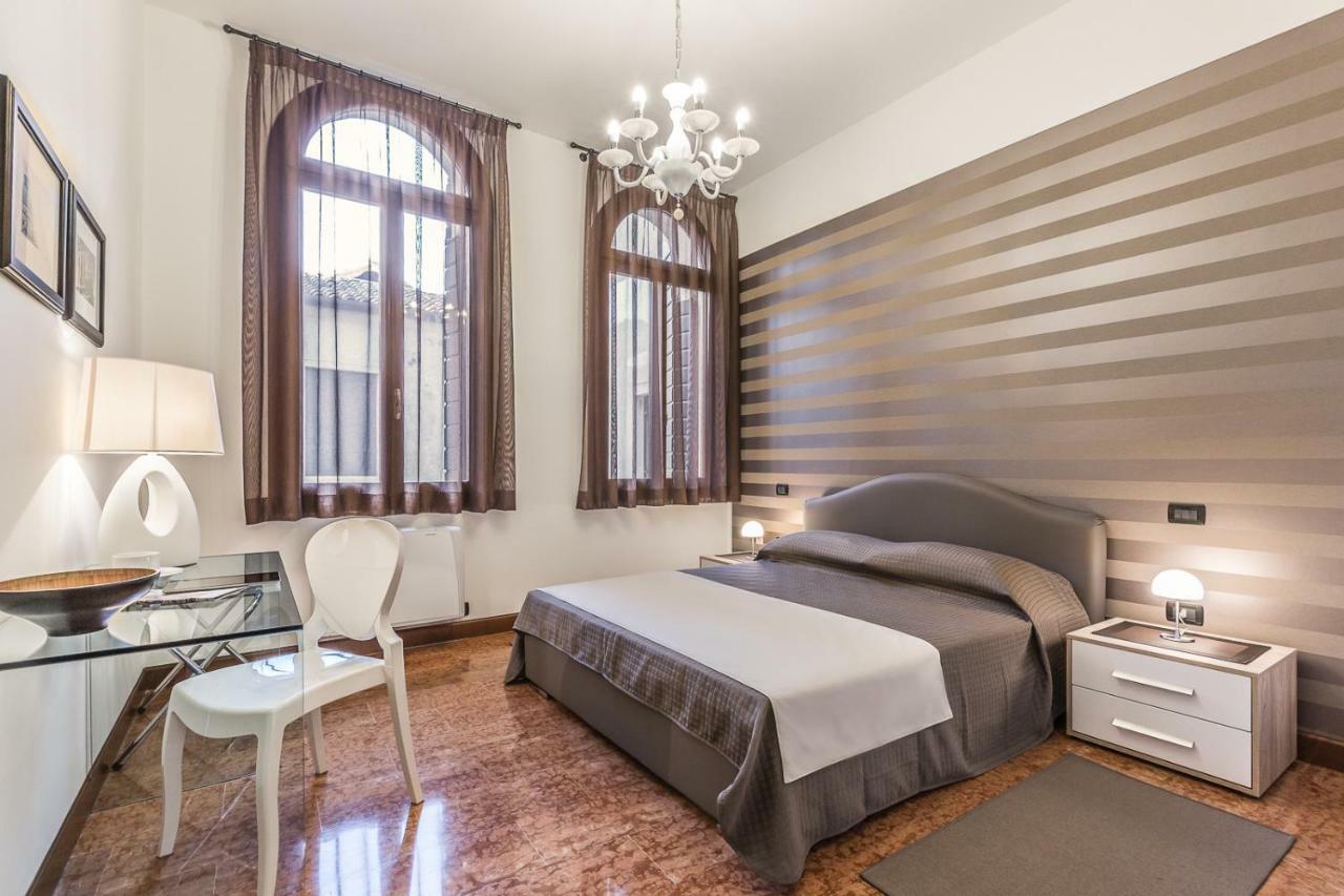 Ca' Del Monastero 1 Collection For 4 Guests With Balcony And Lift Apartament